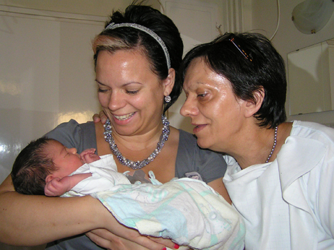 Iza+nagymama+tiso_2011_06_10.jpg