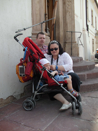 levi+anya+apa_2010_5_04.jpg
